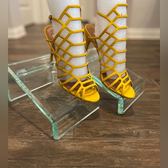 Steve Madden Sling Back Cut Out Heel